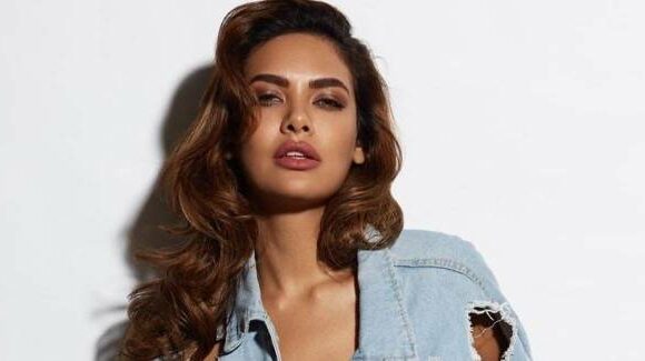 Invisible Woman: Esha Gupta and Suniel Shetty To collaborates in an Action-Thriller Web Series