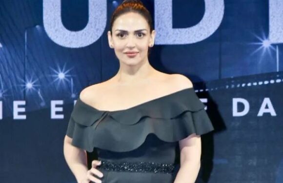 ‘Invisible Woman’  : Esha Deol associate in web series